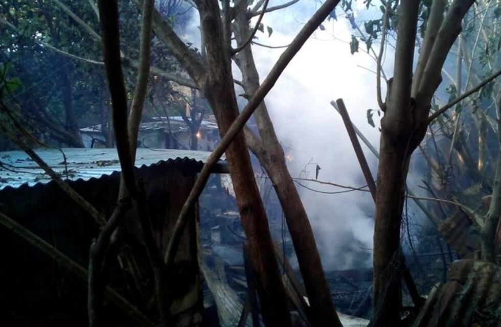 Madre de cinco chicos perdió todo tras incendio en zona sur y pide ayuda