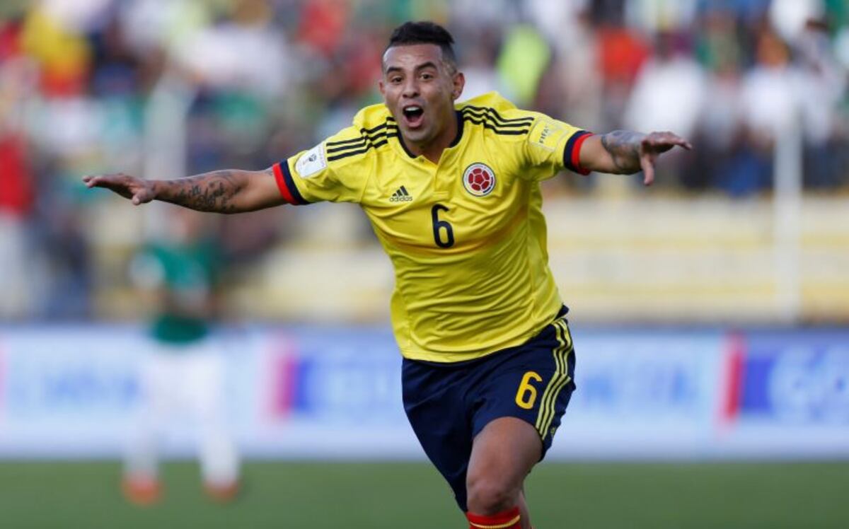 Colombia's Edwin Cardona celebrates his goal against Bolivia during a 2018 World Cup qualifying soccer match against Bolivia, in La Paz, Bolivia, Thursday, March 24, 2016\u002E Colombia won 3-2\u002E (AP Photo/Juan Karita) la paz bolivia Edwin Cardona futbol Eliminatorias Rusia 2018 futbol futbolistas partido bolivia vs\u002E colombia