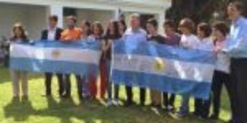 Macri junto a los estudiantes que participaron del Mundial de Ciencias.
