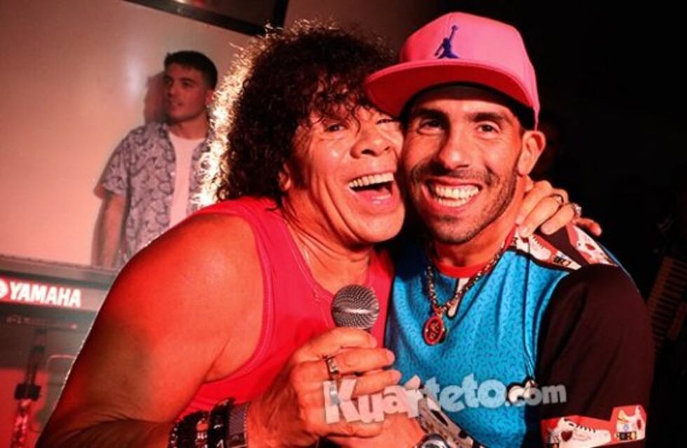 Tévez, nuevamente de visita en el baile de la Mona Jiménez