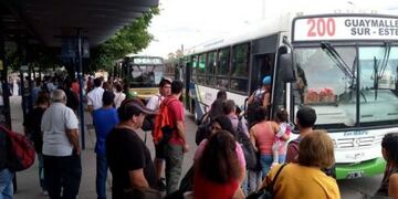 La Línea 200 va desde Guaymallén Sur y Este, llega hasta el Hospital Central\u002E Pasa por P\u002E Nuevo - Rodeo de La Cruz, ingresa al Centro y pasa por B° La Favorita\u002E