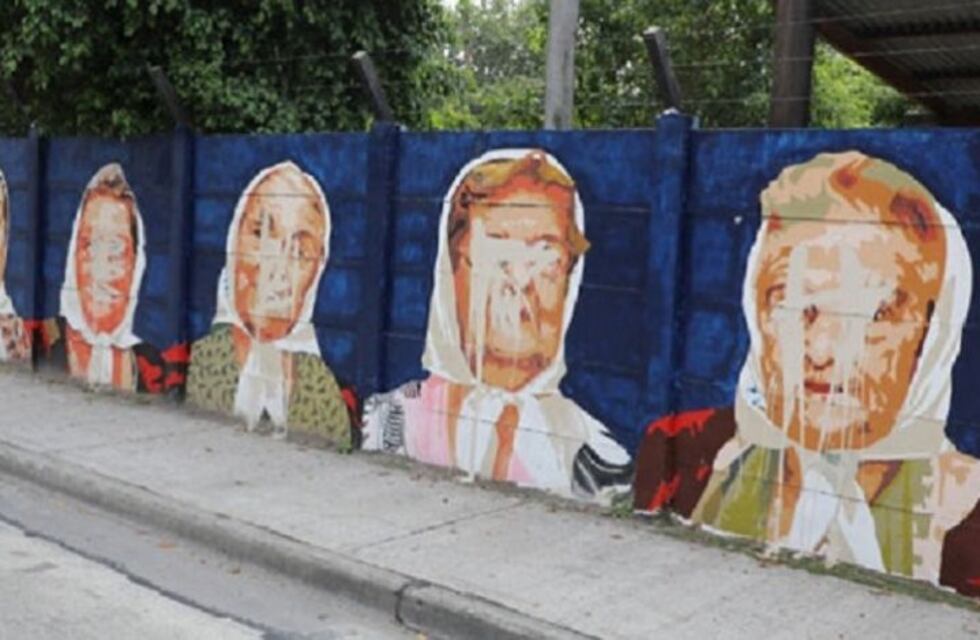 Avellaneda: taparon con pintura un mural de las Madres de Plaza de Mayo