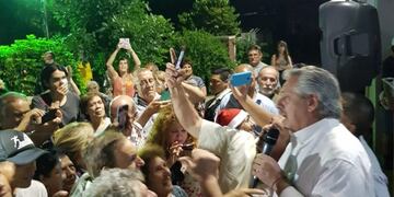 Alberto Fernández estuvo en San Cayetano para esperar la llegada de la Navidad