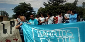 Reclamo de ayuda social en Falda del Carmen