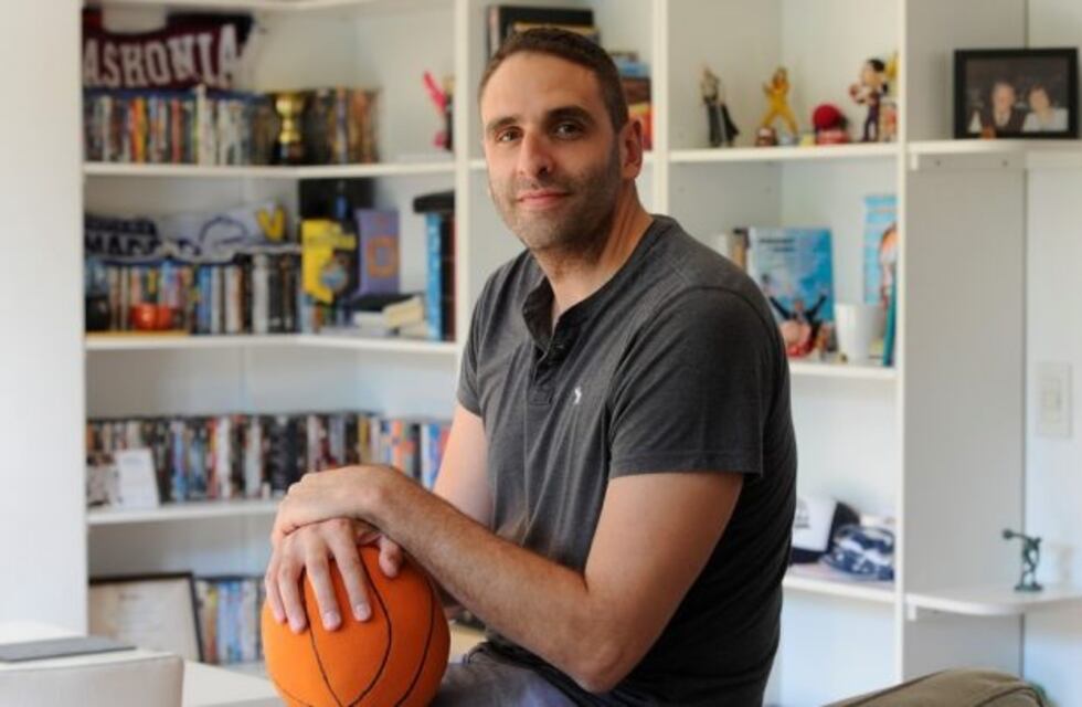 El exbasquetbolista "Pipa" Gutiérrez quiso comprar una camiseta suya por Internet y su reacción se volvió viral