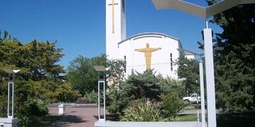 Cumplieron con las dos semanas de aislamiento luego que uno de los curas contrajo Covid-19.