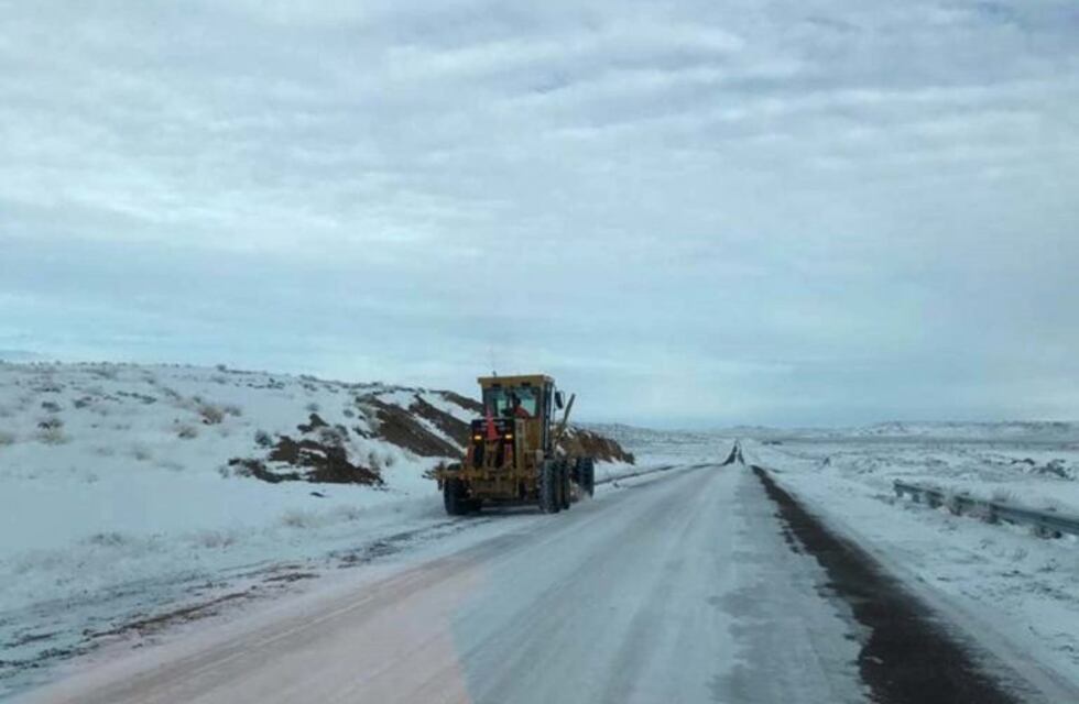 Comenzó el operativo de deshielo sobre rutas en Río Negro