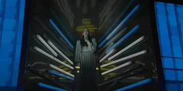 Ángela Torres cantó el himno nacional (Web)