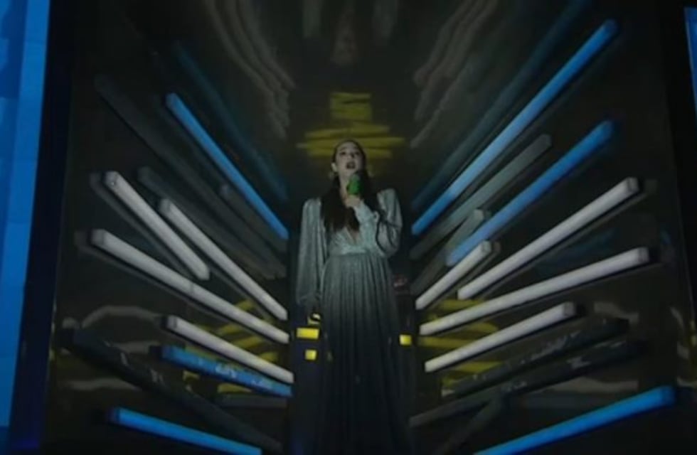 Eduardo Feinmann criticó a Ángela Torres por cantar el himno con el pañuelo verde