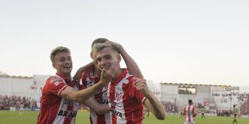 Con cara de gol, Mateo Klimowicz anotó su primer gol en el fútbol profesional, con apenas 17 años\u002E Enorme futuro\u002E