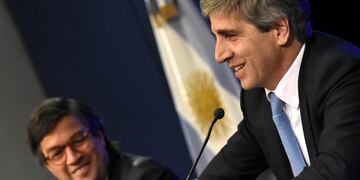 DYN20, BUENOS AIRES 11/09/2017, EL PRESIDENTE DEL BANCO INTERAMERICANO DE DESARROLLO (BID), LUIS ALBERTO MORENO, Y EL MINISTRO DE FINANZAS, LUIS CAPUTO, DURANTE EL ANUNCIO DE CRÉDITOS DEL ORGANISMO MULTILATERAL PARA FINANCIAR INVERSIONES EN INFRAESTRUCTURA EN EL PAÍS\u002EFOTO:DYN/TONY GOMEZ\u002E ciudad de buenos aires luis alberto moreno luis caputo anuncio nuevo credito al BID