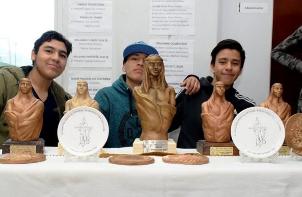 Escuela Municipal de Danzas Nativas obtuvo el Tehuelche Artesanal