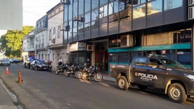 Afirman que familiares de la víctima se llevaron un millón de dólares y tres millones de pesos tras el crimen. (@laregionsantafe)