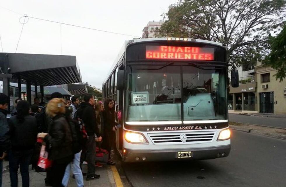 El Gobierno transfirió fondos para el pago de colectiveros y se cancelaría el paro
