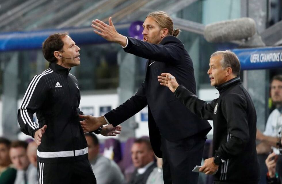 El delantero que jugó con Lukaku y el Kun Agüero, pero elogió a Matías Suárez: "es superior"