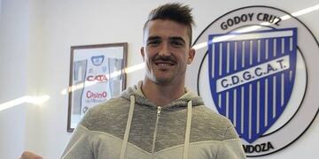 El arquero santafecino Andrés Mehring, tras realizarse los estudios médicos, firmó su contrato por dos años con el \