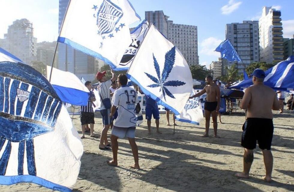 El aguante tombino provocó un 'tsunami' en las playas de Brasil