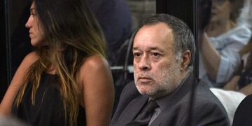 Argentine auto mechanic Carlos Telleldin looks on before hearing his sentence during his trial over accusations of attempting to block the 1994 AMIA bombing investigation, in Buenos Aires, on February 28, 2019\u002E - No one has ever been convicted over the 1994 bombing of a Jewish community center in Buenos Aires that has haunted Argentine politics for decades, but that could change Thursday\u002E Former president Carlos Menem, his intelligence chief and the judge in charge of the initial probe face jail if found guilty of staging a cover-up\u002E They are among 13 defendants who could be incarcerated for a slew of corruption and obstruction of justice charges when a court in Buenos Aires hands down its verdict after a four-year trial\u002E (Photo by JUAN MABROMATA / AFP) ciudad de buenos aires Carlos Telleldin juicio encubrimiento atentado terrorista amia atentado terrorista amia juicios