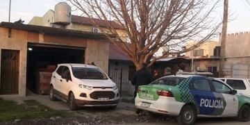 El marido de la víctima se encontró con la escena del crimen (Foto:0223)