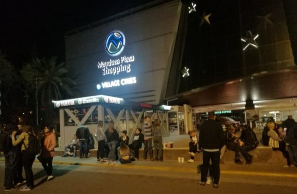 Evacuaron el Shopping de Mendoza por una amenaza de bomba