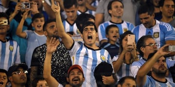 Supporters of Argentina wait for the start of the 2018 FIFA World Cup qualifier football match against Chile at the Monumental stadium in Buenos Aires, Argentina, on March 23, 2017\u002E / AFP PHOTO / EITAN ABRAMOVICH ciudad de buenos aires  futbol eliminatorias mundial 2018 futbolistas partido seleccion argentina vs chile color hinchas simpatizantes