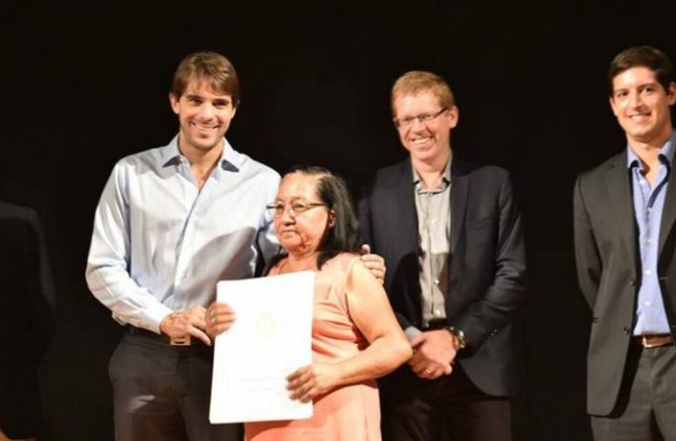 Con la presencia de Ismael Passaglia, se entregaron más de 400 escrituras a vecinos nicoleños