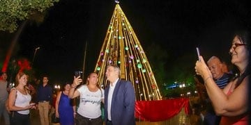 El flamante Intendente disfrutó el momento junto a vecinos y comerciantes del centro\u002E