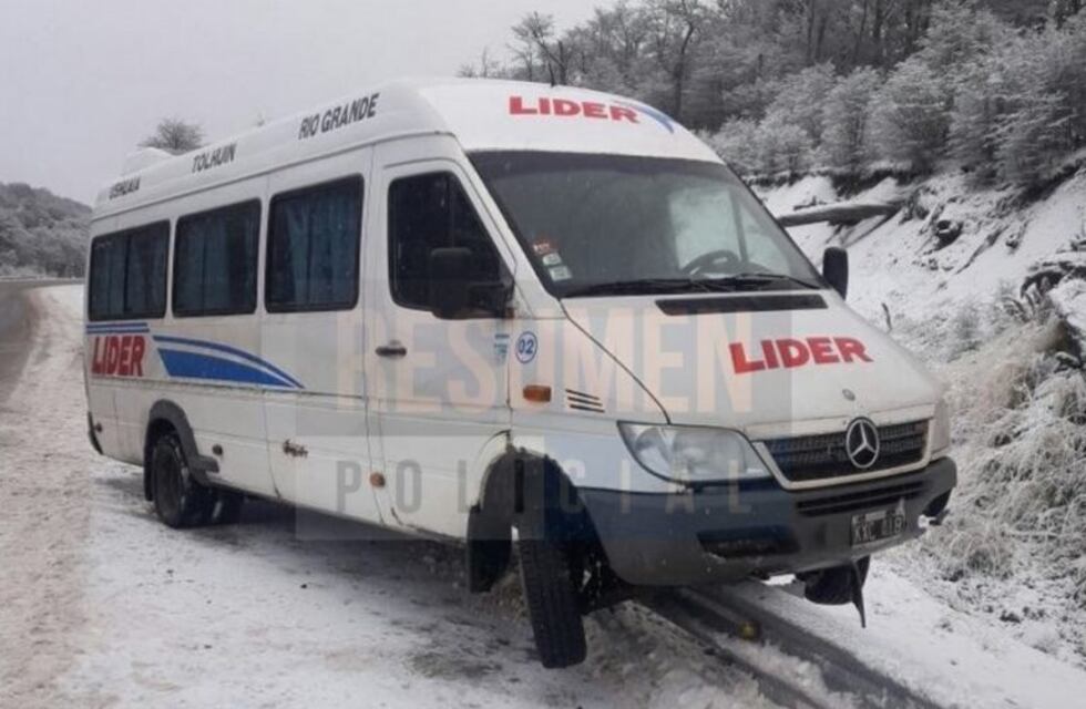 Tres pasajeros golpeados tras el despiste de una combi en la zona de los centros invernales