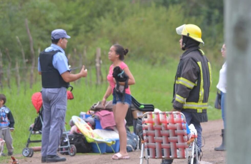 Desalojaron a familias que habían ocupado un terreno del barrio Anses