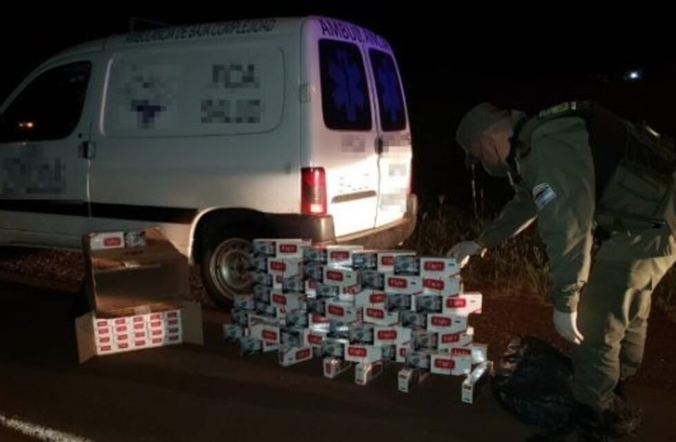 Aristóbulo del Valle: detuvieron al conductor de una ambulancia que transportaba mil paquetes de cigarrillos ilegales