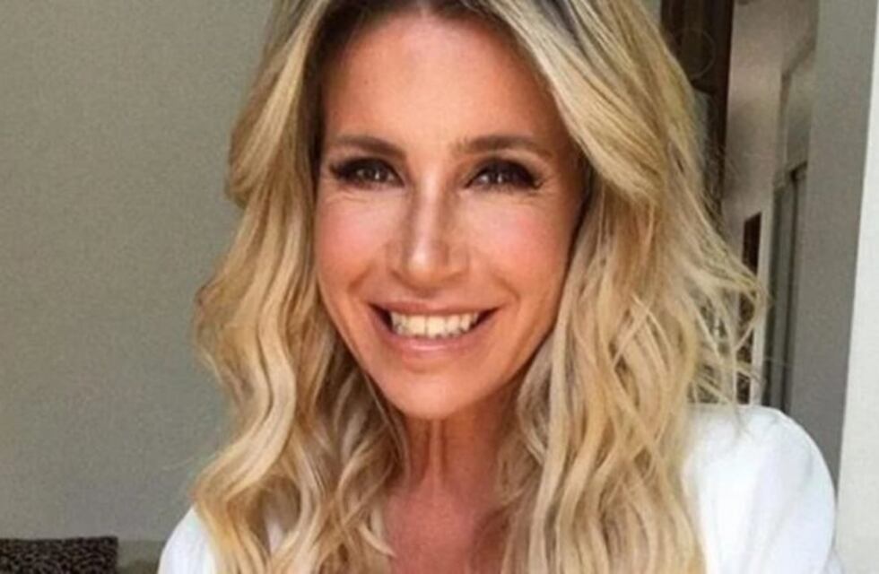 Flor Peña compartió fotos con traje de baño enterizo rojo: "Flasheé Baywatch"