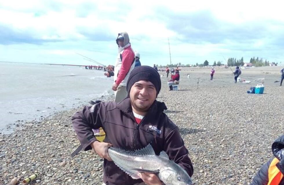 Milton Díaz campeón de las "12 horas del Róbalo" en Puerto Santa Cruz