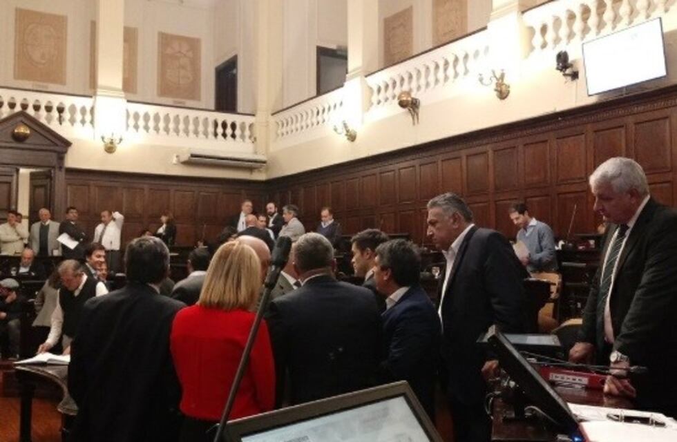 Senadores mendocinos pararon una sesión para discutir el nombre del estadio cubierto