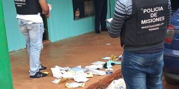 Secuestro de material en un allanamiento a casas de inspectores municipales en Posadas\u002E (MisionesOnline)