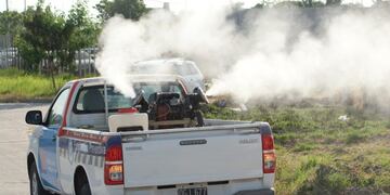 Las fumigaciones se realizan periodicamente en los barrios y localidades del interior