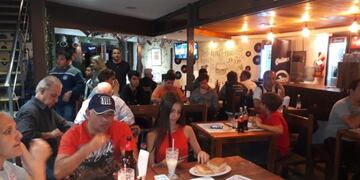 Así viven los hinchas de Talleres el partido con San Pablo en barrio Jardín\u002E