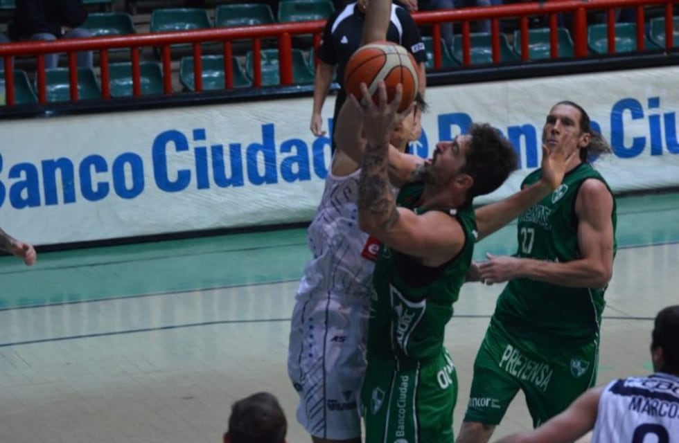 Atenas no pudo ante Peñarol y se complica en la Liga Nacional