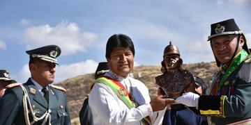 AME9709\u002E TARATA (BOLIVIA), 23/08/2019\u002E- Fotografía cedida por la Agencia Boliviana de Información muestra al presidente de Bolivia, Evo Morales (c), durante un acto de Tarata (Bolivia)\u002E Morales pidió este viernes que se realice una reunión de los cancilleres miembros de la Organización del Tratado de Cooperación Amazónica (OTCA) para debatir \