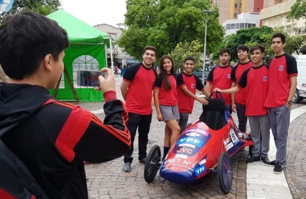 Alumnos catamarqueños construyeron un auto ecológico