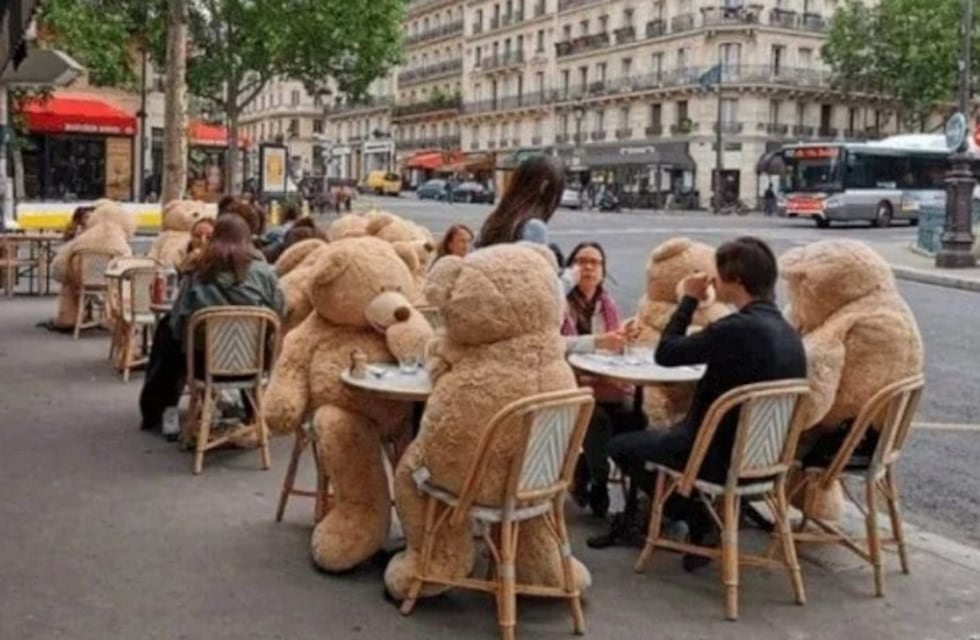 París rodeada de osos de peluche: la curiosa iniciativa de un artista