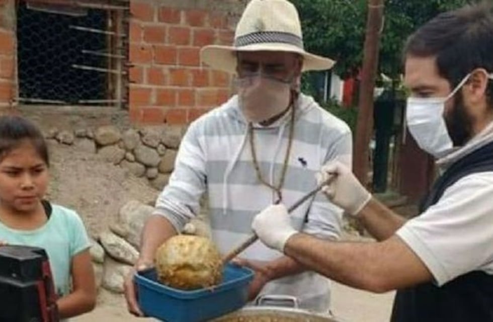Un concejal salteño alimenta a los más vulnerables durante la pandemia