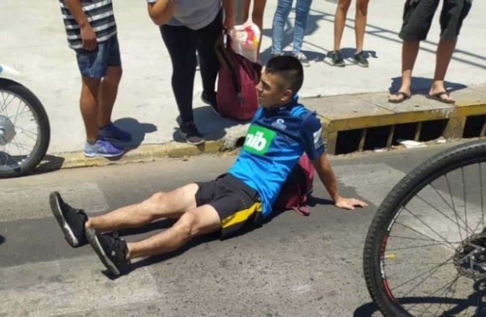 Violento robo en Rosario: balearon a un joven para llevarse su bicicleta