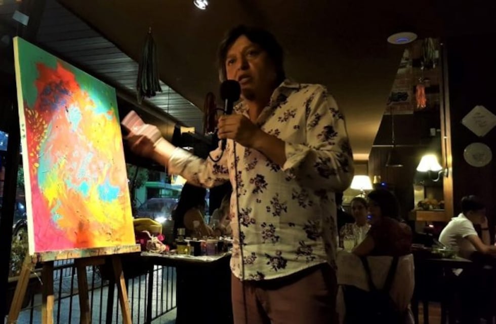 Ariel Cortéz propone otra noche de colores, arte y sabores, en vivo