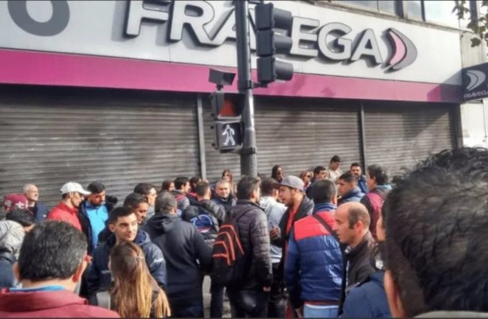 Conflicto en Frávega: cerró otro local por la caída del consumo