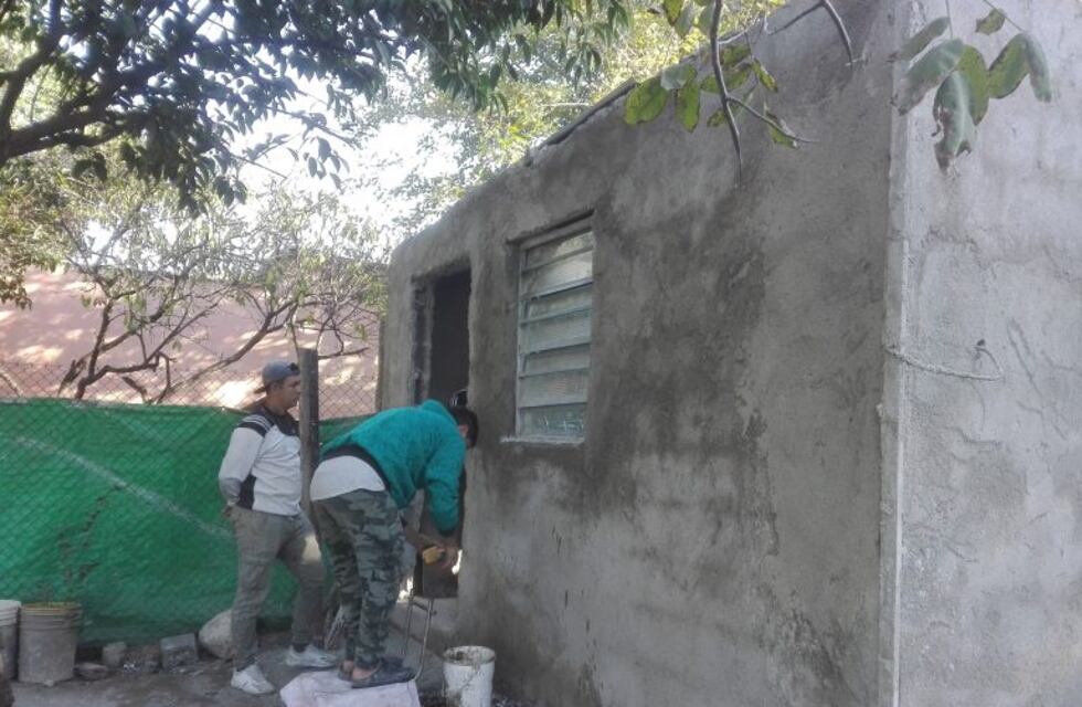 Con materiales donados, reconstruyen vivienda después de un incendio