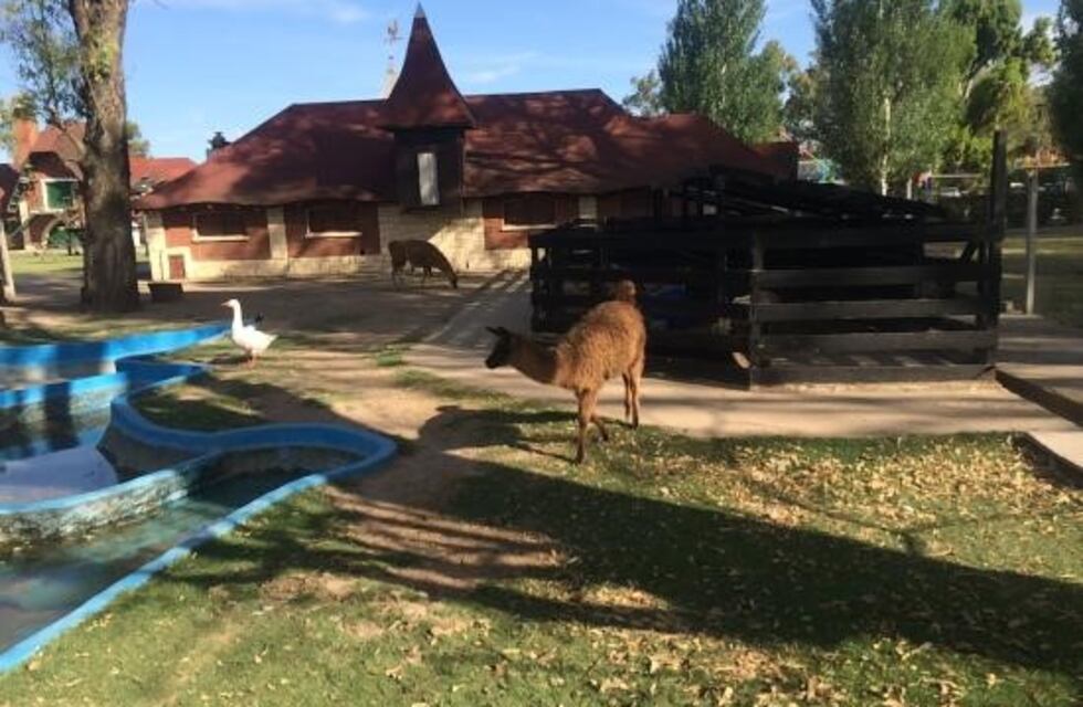 Más de 30 artistas trabajan en la renovación de la Granja en La República de los Niños de La Plata