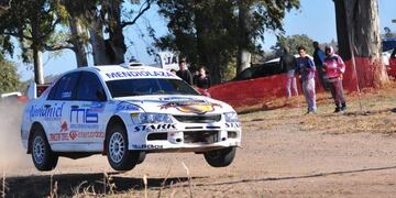 Dávila\u002E El Lechón, también como en sus mejores épocas\u002E Ganó el N/4\u002E