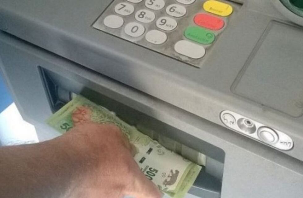 Se pagara una masa salarial completa en noviembre a los empleados estatales del Chubut