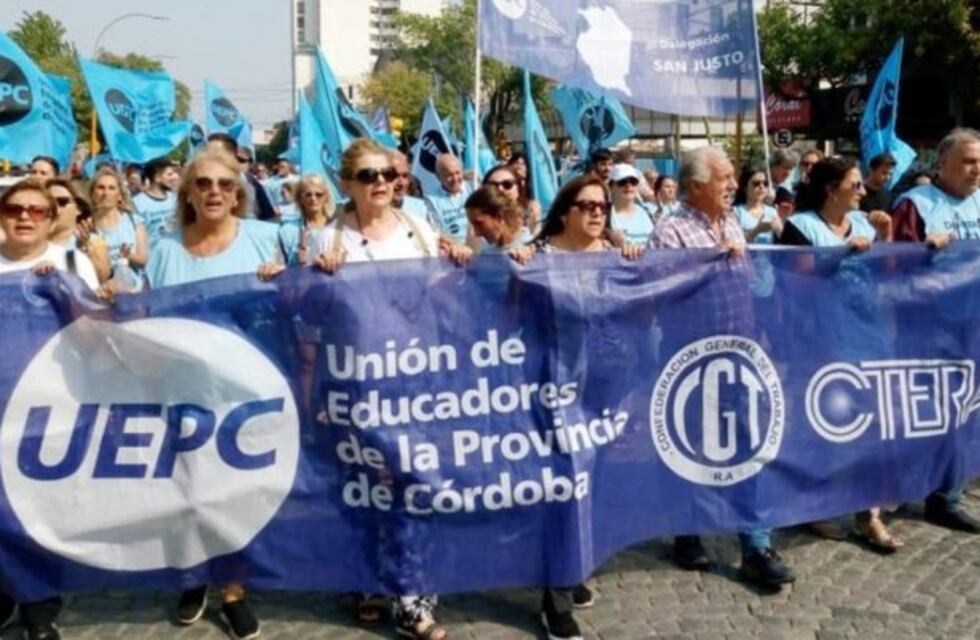 Titular del gremio docente: " la forma en que trabajamos es más intensa que en la presencial"