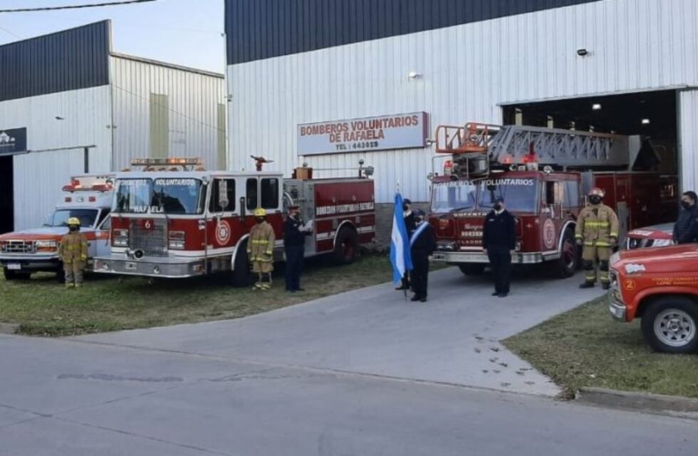 Los bomberos voluntarios celebraron su día con un "sirenazo"